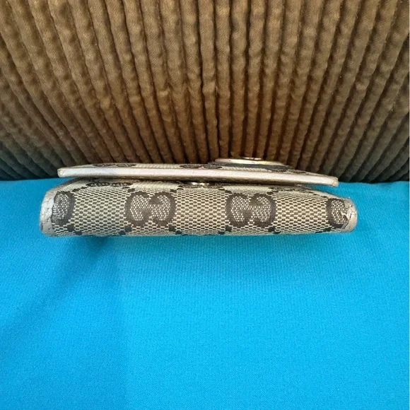 Gucci key holder / wallet. Excellent used condition. - Picture 10 of 12